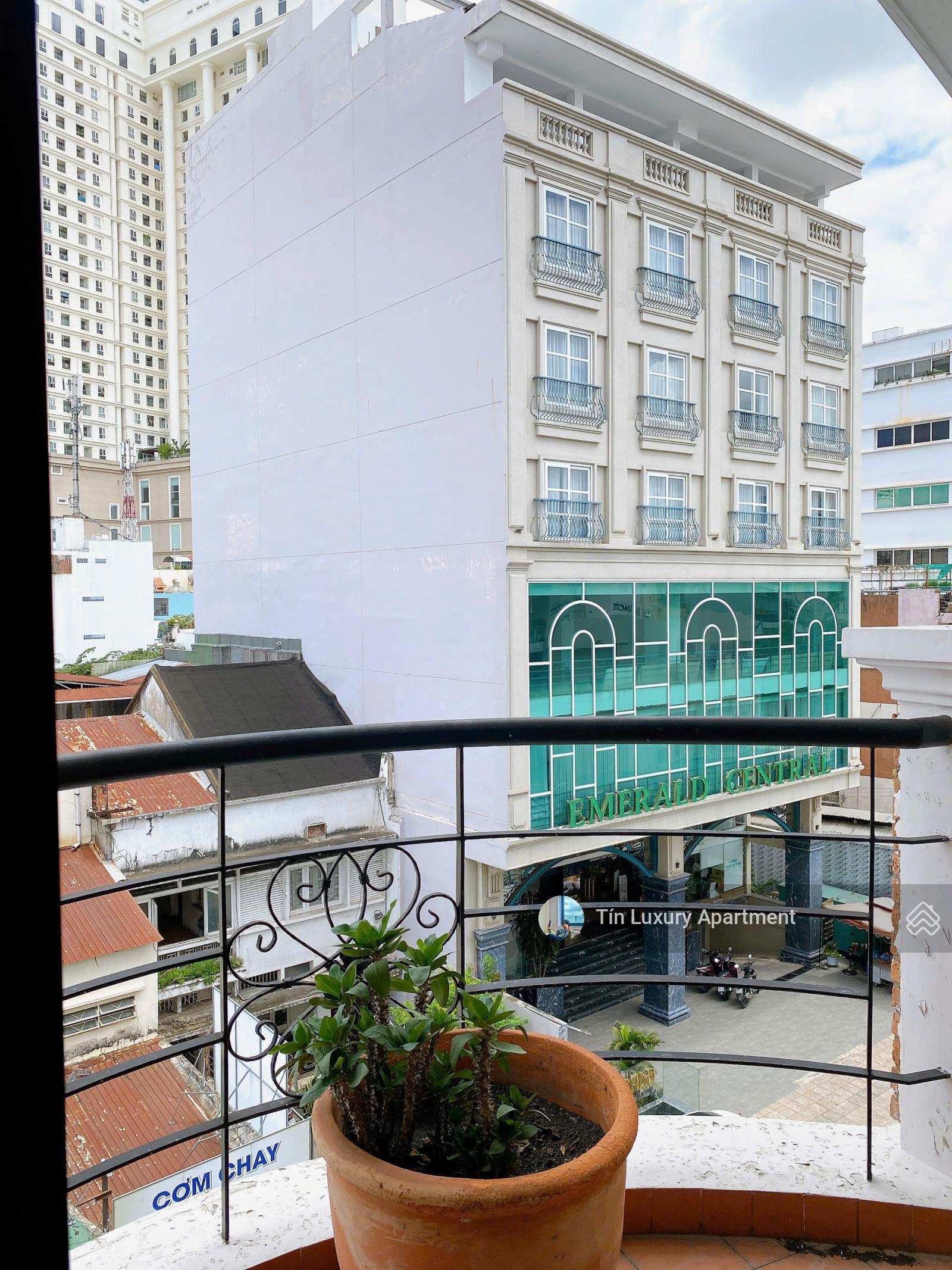 Căn hộ 60m2 - 1PN tách bếp - balcony/cửa sổ lớn - full nội thất - mặt tiền đường - gần chợ Tân Định