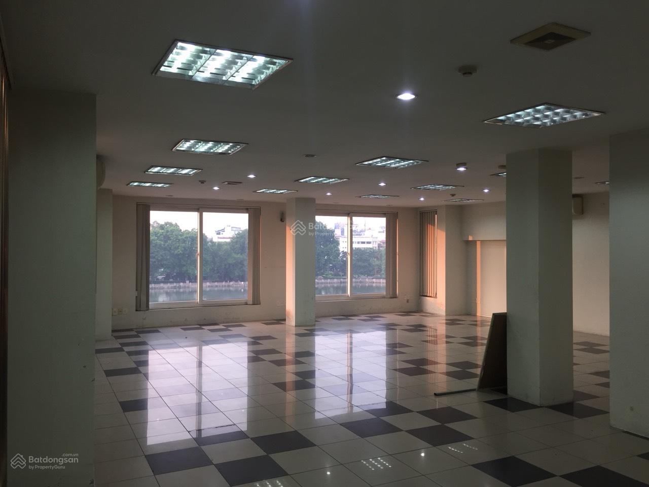 Cho thuê văn phòng phố Trần Quốc Toản, Hoàn Kiếm, Hà Nội, DTSD 240m2, thông sàn, giá 50tr/tháng