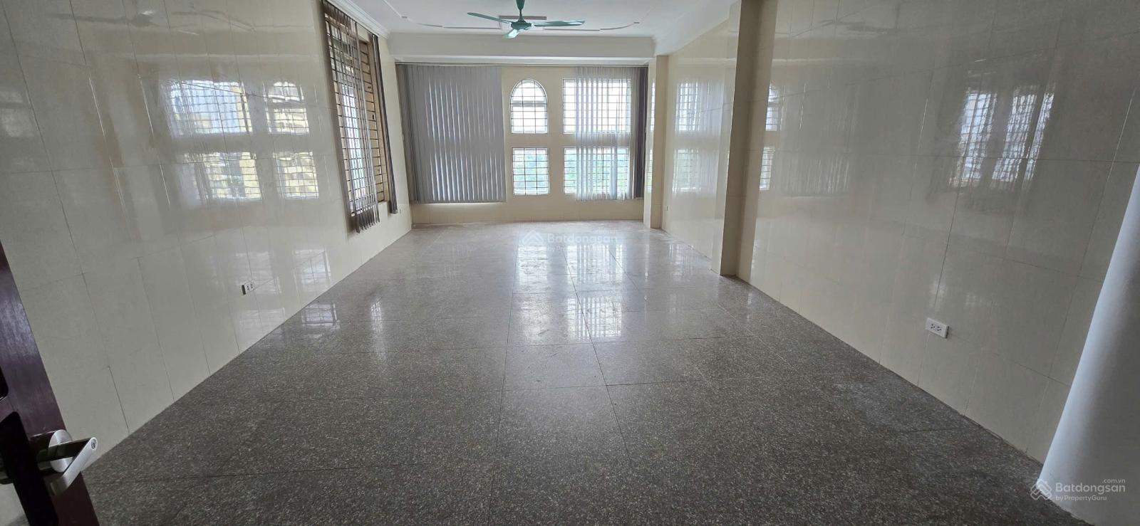 Cho thuê nhà MP Trần Vỹ, 60m2, 7 tầng, MT 5.5m, VP, KD, đào tạo, 45