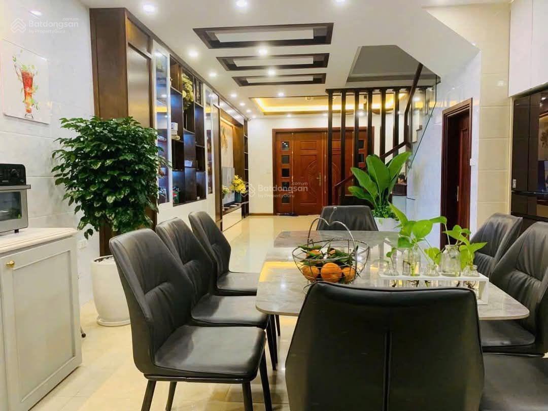 Bán nhà ngã tư Liễu Giai Đội Cấn - Nhà sân vườn hai mặt ngõ - Sân rộng để 10 xe máy - 10m ra ô tô