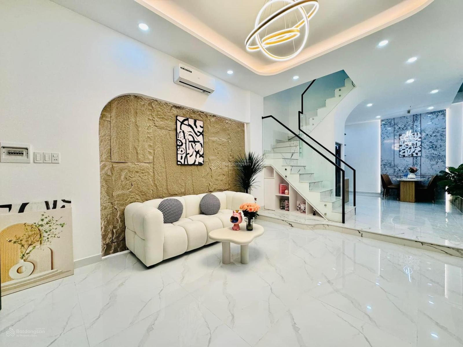 Cô Tâm bán gấp nhà sổ hồng riêng 4 tỷ 400 tại Đặng Văn Ngữ Phường 14, Phú Nhuận, DT 72,8m2, 3 tầng