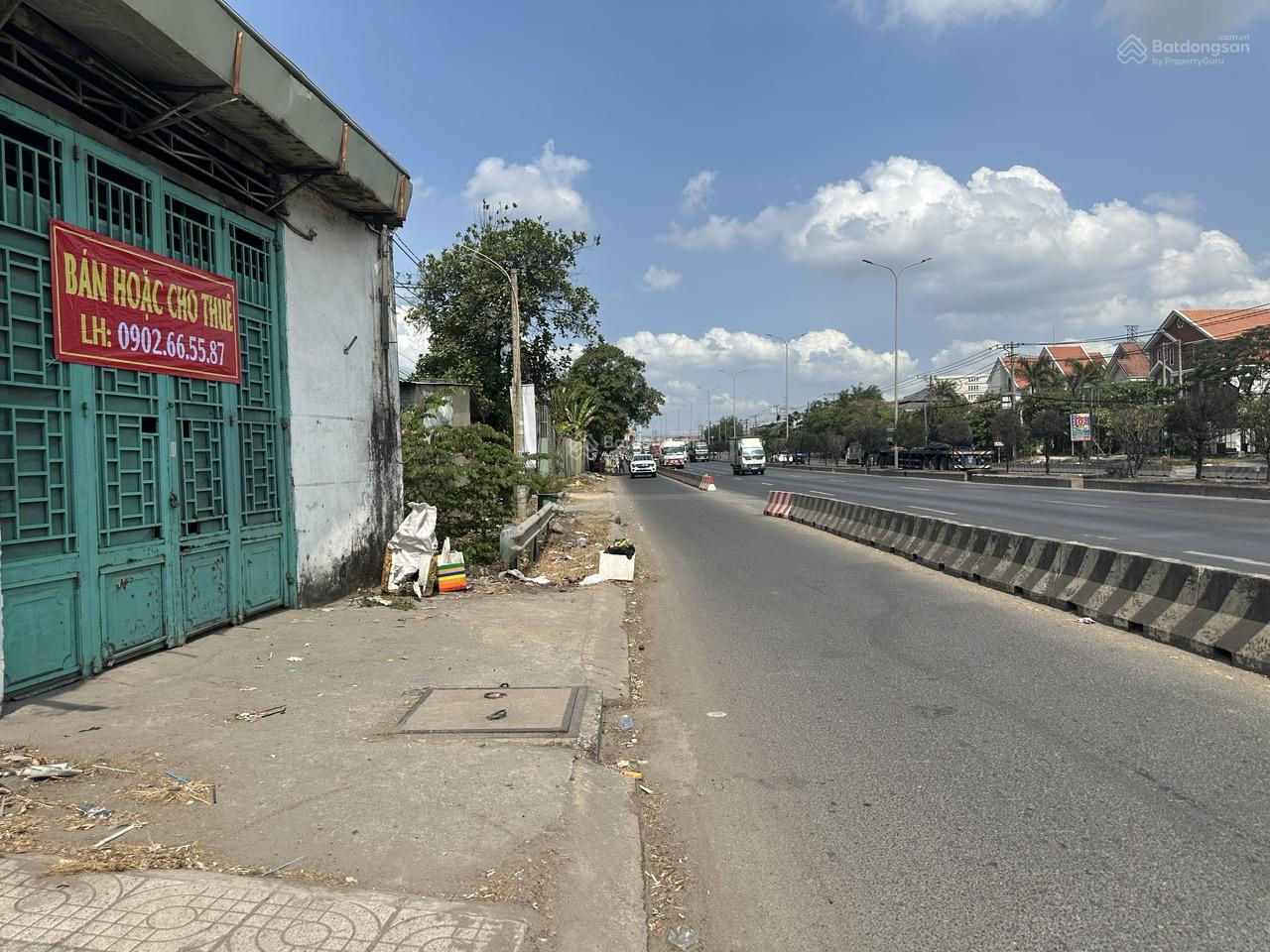 Bán nhà trên đường QL 51, Biên Hòa, ĐN. Đối diện BV ĐH Y Dược ShingMark. LH 0902 665 ***