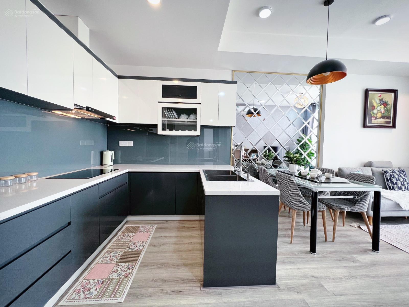 Cần cho thuê nhanh căn hộ nội thất đẹp 2PN - 2WC The Tresor, quận 4. LH: 0909 024 ***