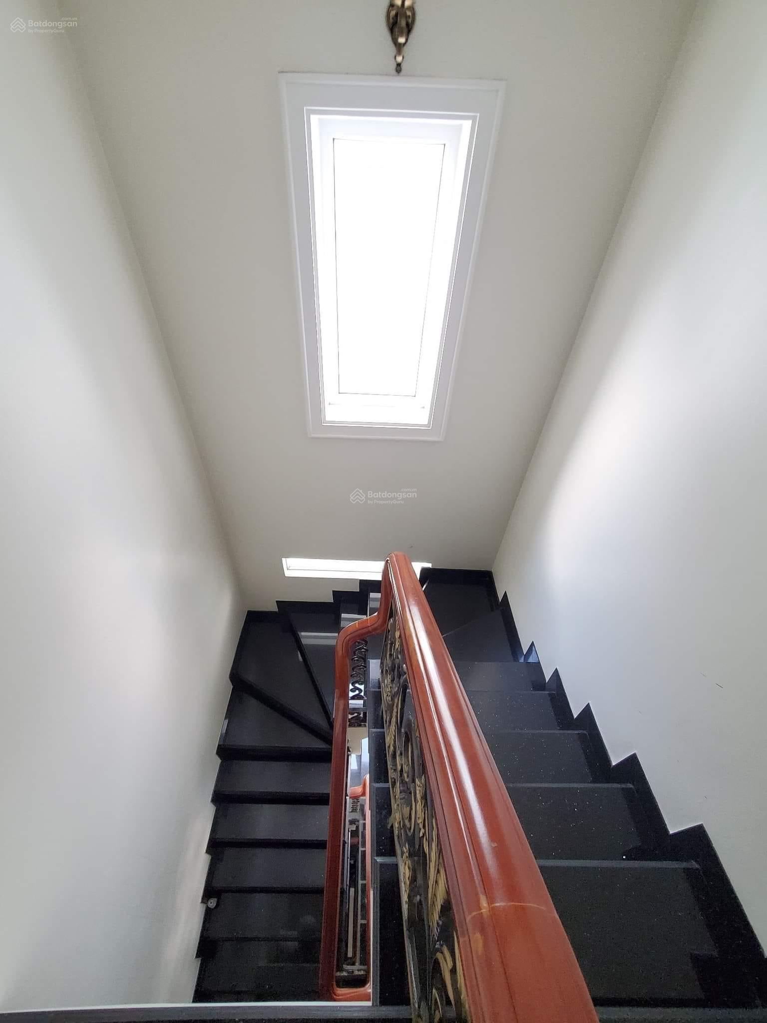 Bán căn biệt thự 2 mặt tiền đường khu Cityland Garden Emart, DT: 13.5 x 20m, thang máy