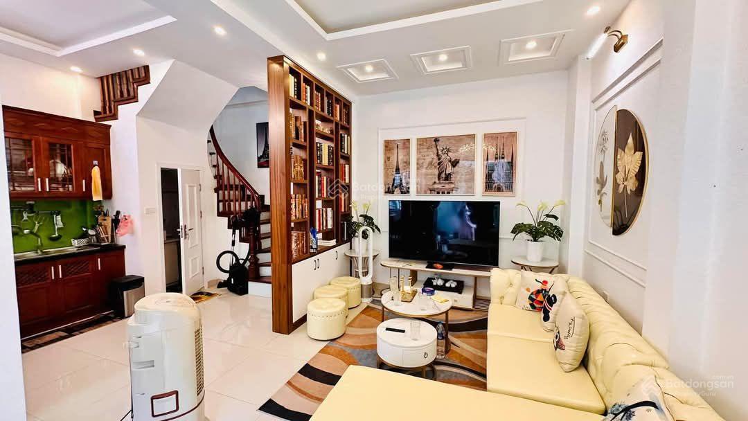 Hàng đẹp! Văn Cao, ngõ 3 gác tránh, 25m ra phố, thoáng, thông tứ tung, 40m2*5T