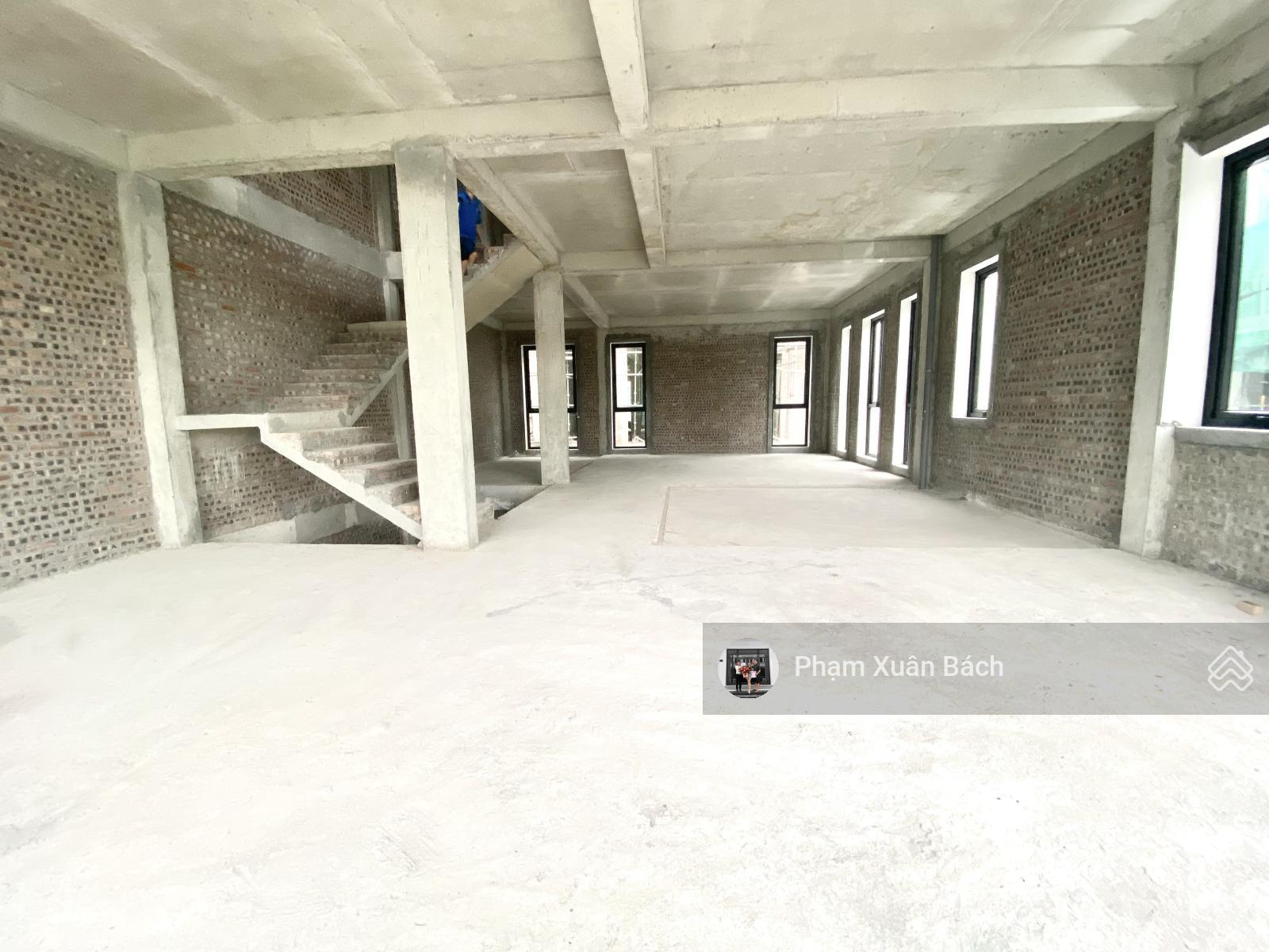 Bán căn view hồ vip nhất Louis City, DT 115m2, hướng Nam, đường 30m đang KD sầm uất LH: 0982 801 ***