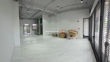 Cho thuê mặt tiền Nguyễn Hữu Thọ. 7x18m trệt lửng 3 lầu thang máy. Giá 50 tr/th. LH: 0906 973 ***