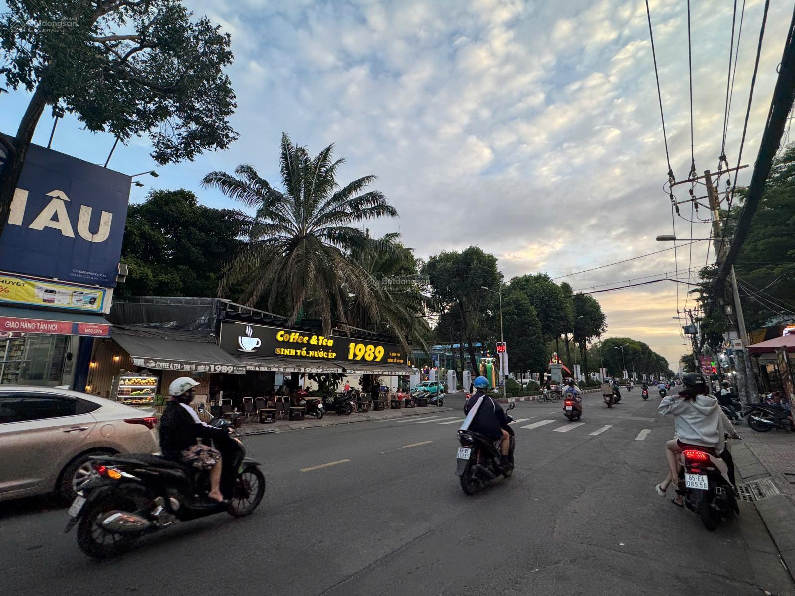 Góc 2MT - Bình Phú & đường Số 10 Quận 6 DT: 25m x 30m - 672m2 - giá: 105 tỷ