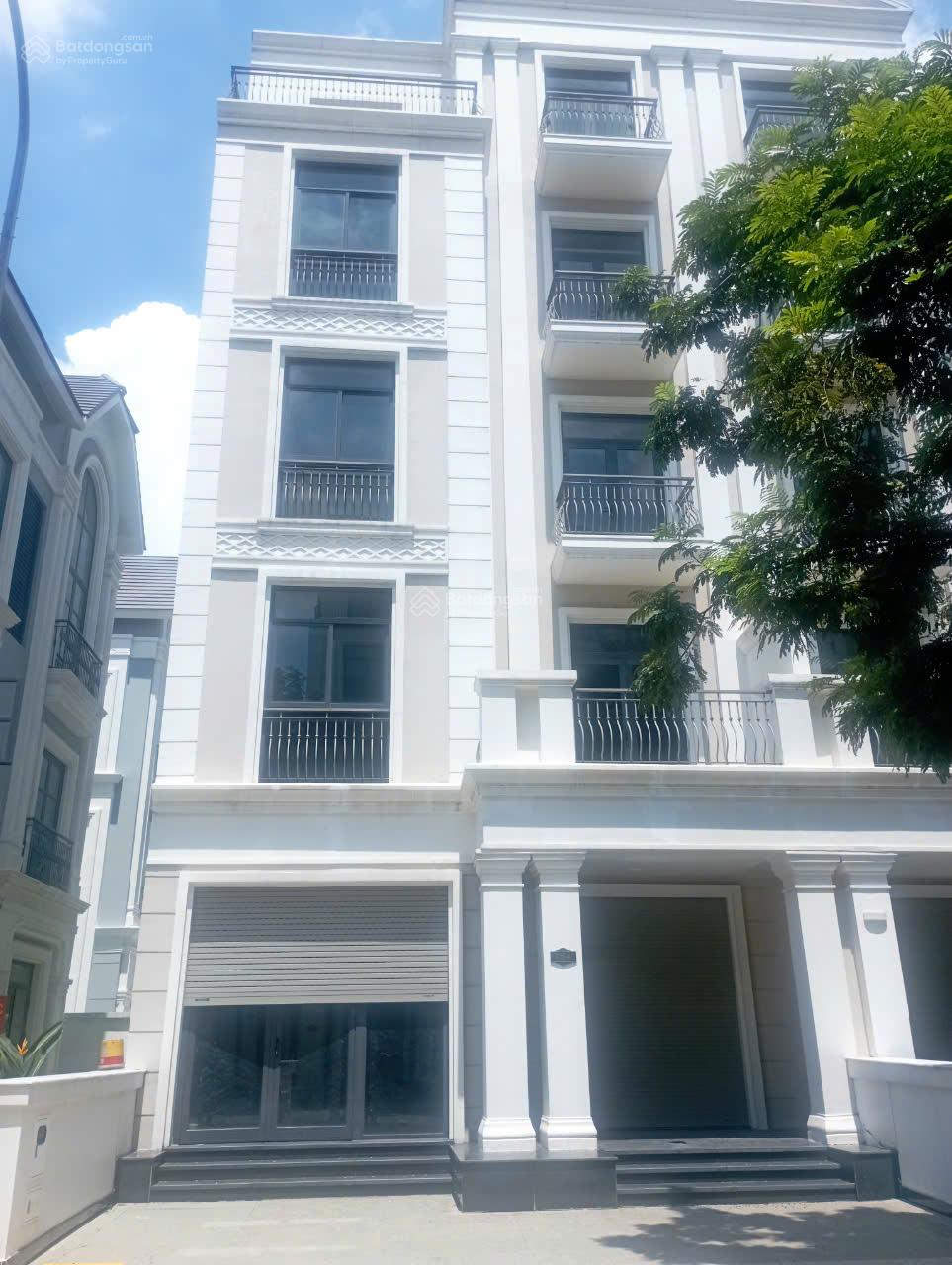 Cần tiền bán căn nhà phố 126m2, tốt nhất Vinhome Grand Park chỉ 18,5 tỷ. LH 0912 381 ***