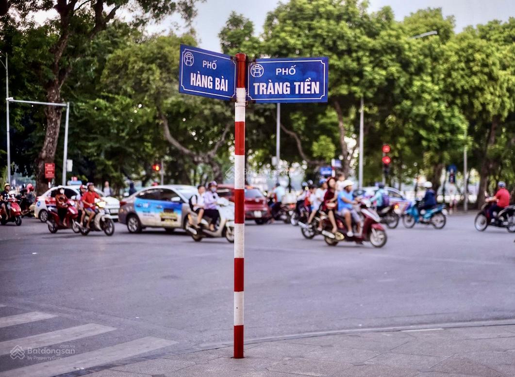 Cần bán nhà mặt phố Hàng Bài, Quận Hoàn Kiếm. DT Sổ 55m2 x 7T, MT 4,6m. Vị trí đẹp đắc địa, sầm uất