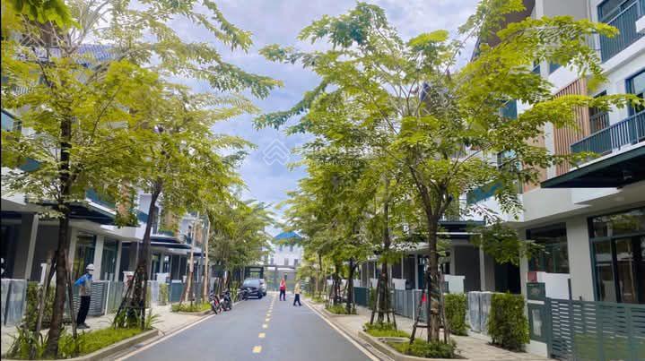 Bán gấp lỗ 300tr biệt thự song lập Zone 2 đẹp tại Khu đô thị ID Junction