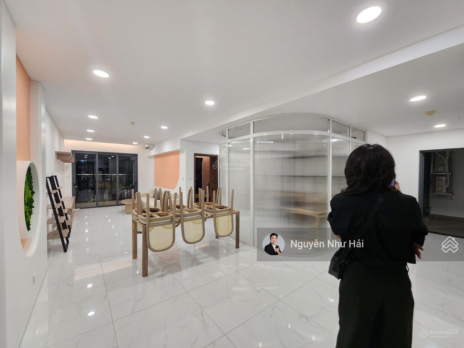 Cho thuê Diamond Brilliant Celadon City 130m2/3PN/2WC Full nội thất. New 100% giá 20tr - Ở liền