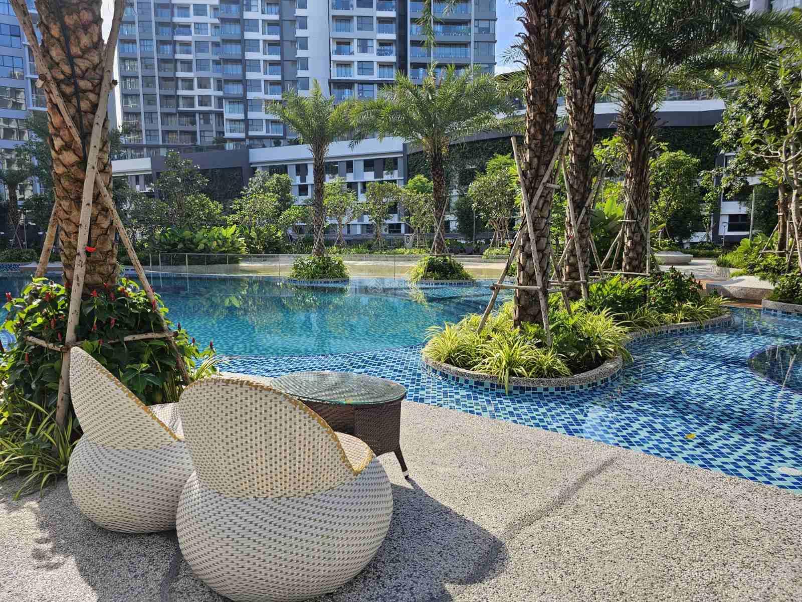 Bán CC Diamond Centery 2PN 6.9tỷ, kèm 01 ô xe hơi, nhận nhà ngay, Celadon City Q. Tân Phú