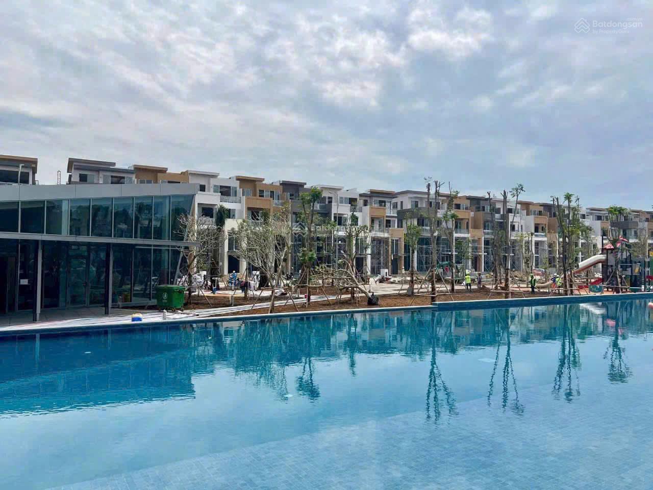 Bán biệt thự thông tầng dự án The 9 Stellars ngay trạm Metro số 1. Giá 20 tỷ