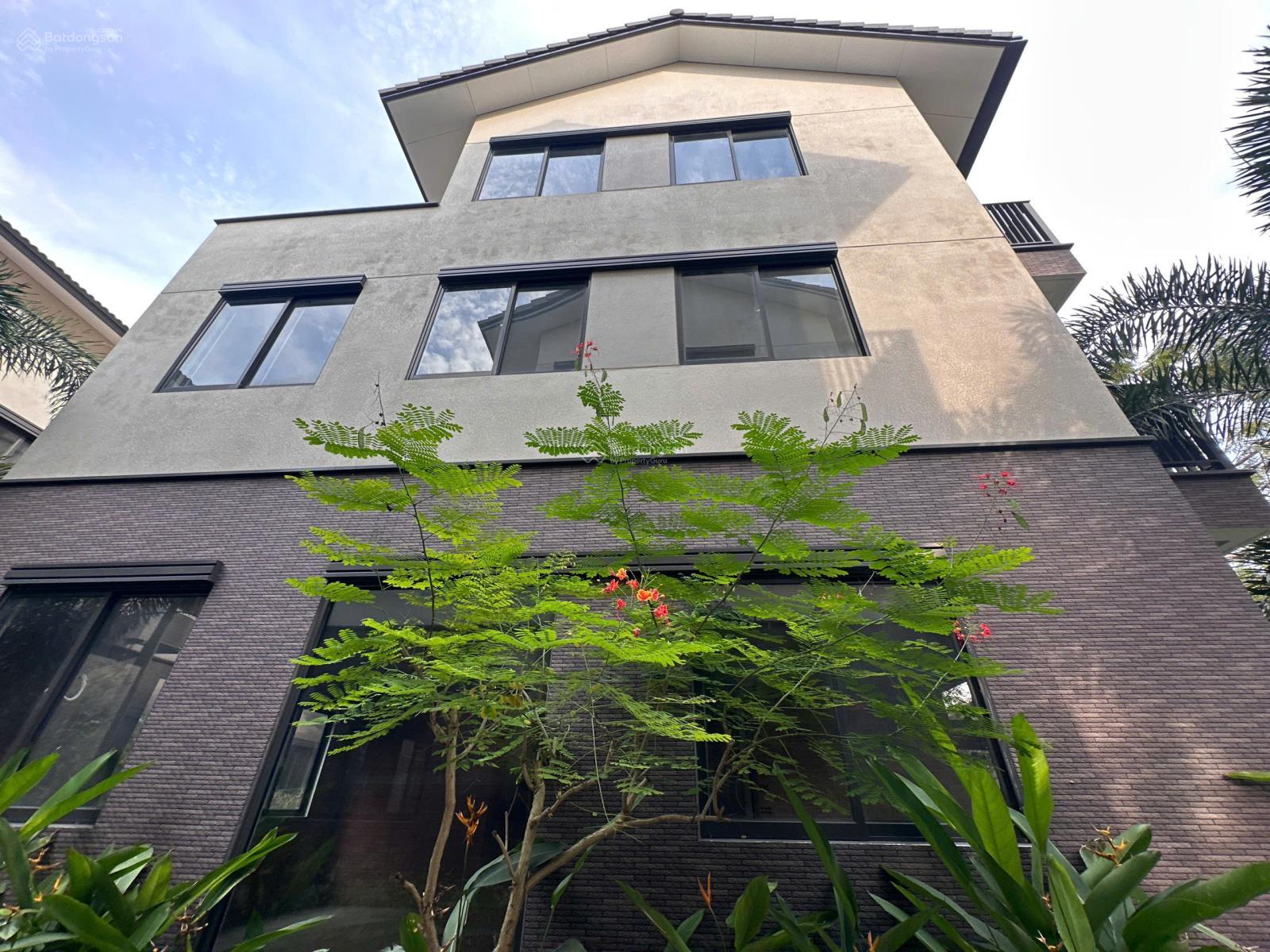 Chủ cần tiền cần bán gấp nhà phố vườn 2 lầu vị trí đẹp chỉ 4.7 tỷ, LH: 0933 068 *** Mr. Đạt