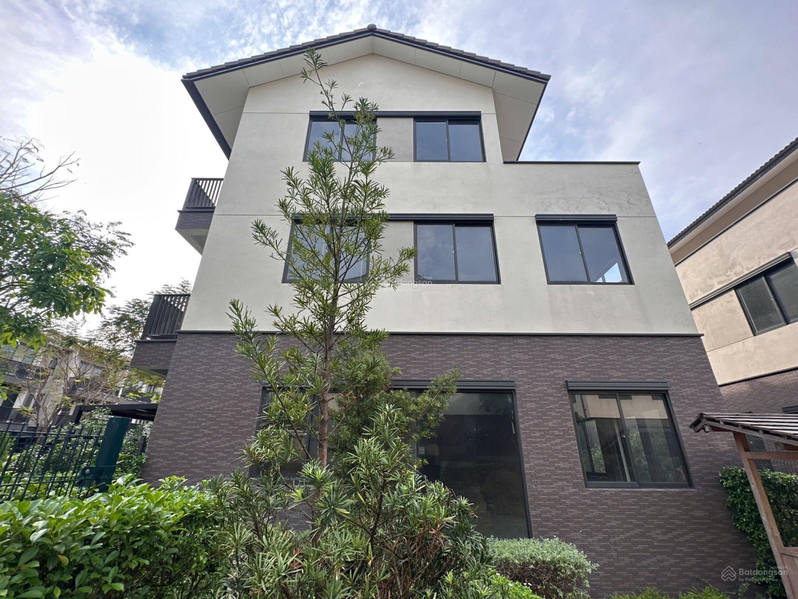 Chủ cần tiền cần bán gấp nhà phố vườn 2 lầu vị trí đẹp chỉ 4.7 tỷ, LH: 0933 068 *** Mr. Đạt