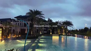 Cần bán gấp căn biệt thự song lập ID Junction giá đầu tư chỉ 6tỷ9, khu trung tâm gần hồ cầu vòng