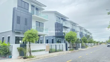 Bảng hàng nhà phố VSIP gần cầu Nguyễn Trãi