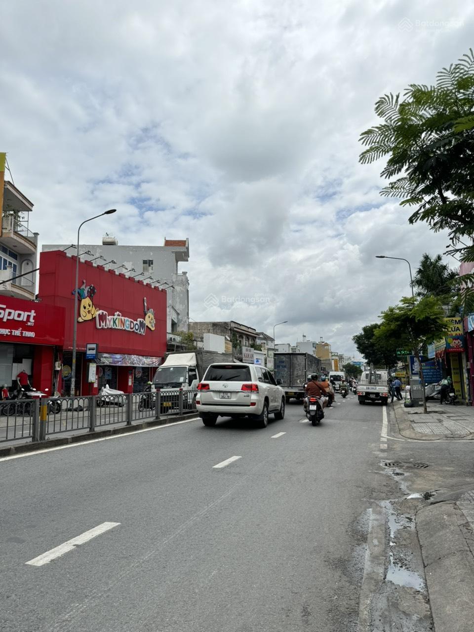 Cần bán gấp nhà MT kinh doanh Nguyễn Oanh GV DT 4.7x17m trệt 2 lầu giá chỉ 11.4 tỷ, LH 0937 405 ***