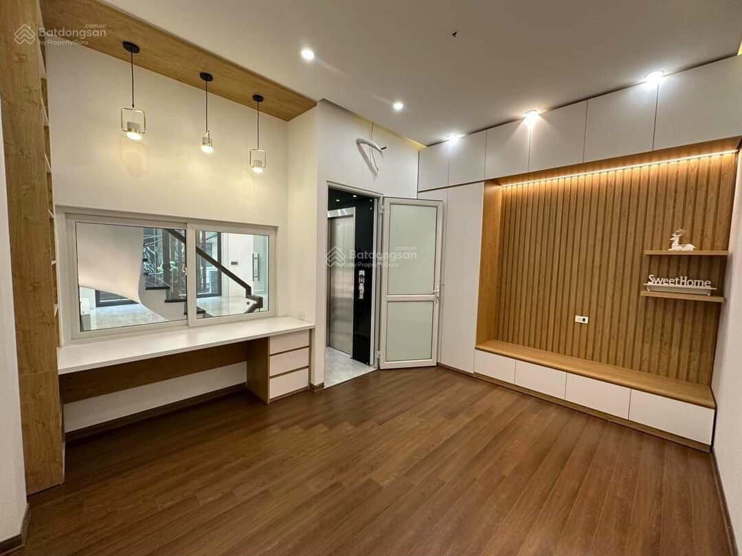 Cho thuê nhanh nhà siêu đẹp ngõ ô tô tại Liễu Giai, DT 70m2 x7 tầng, có TM. Giá thuê chỉ 30tr/tháng