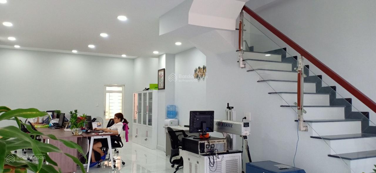 Cho thuê nhà phố Newland Oasis đường NA7 tiện vừa ở vừa làm văn phòng công ty. LH 0909 901 ***