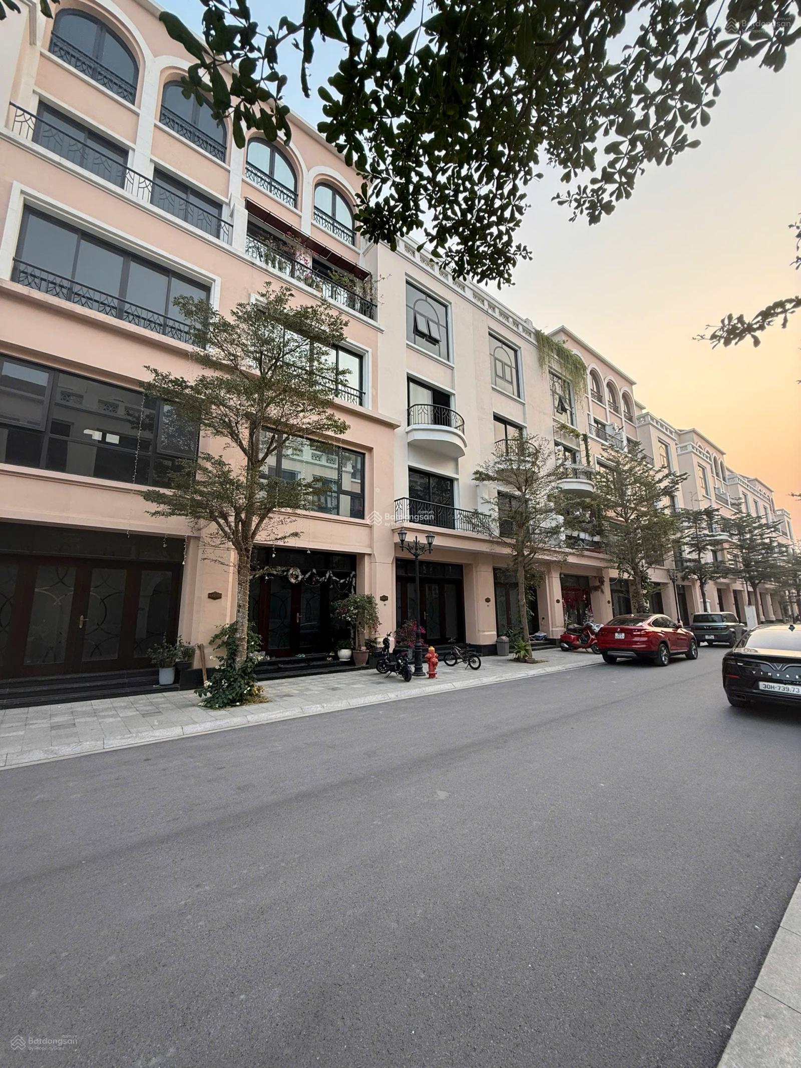 Cần tiền bán gấp xẻ khe 91m2 Vin2 hoàn thiện 2 tầng , sẵn dòng tiền cho thuê ,gần công viên bể bơi.