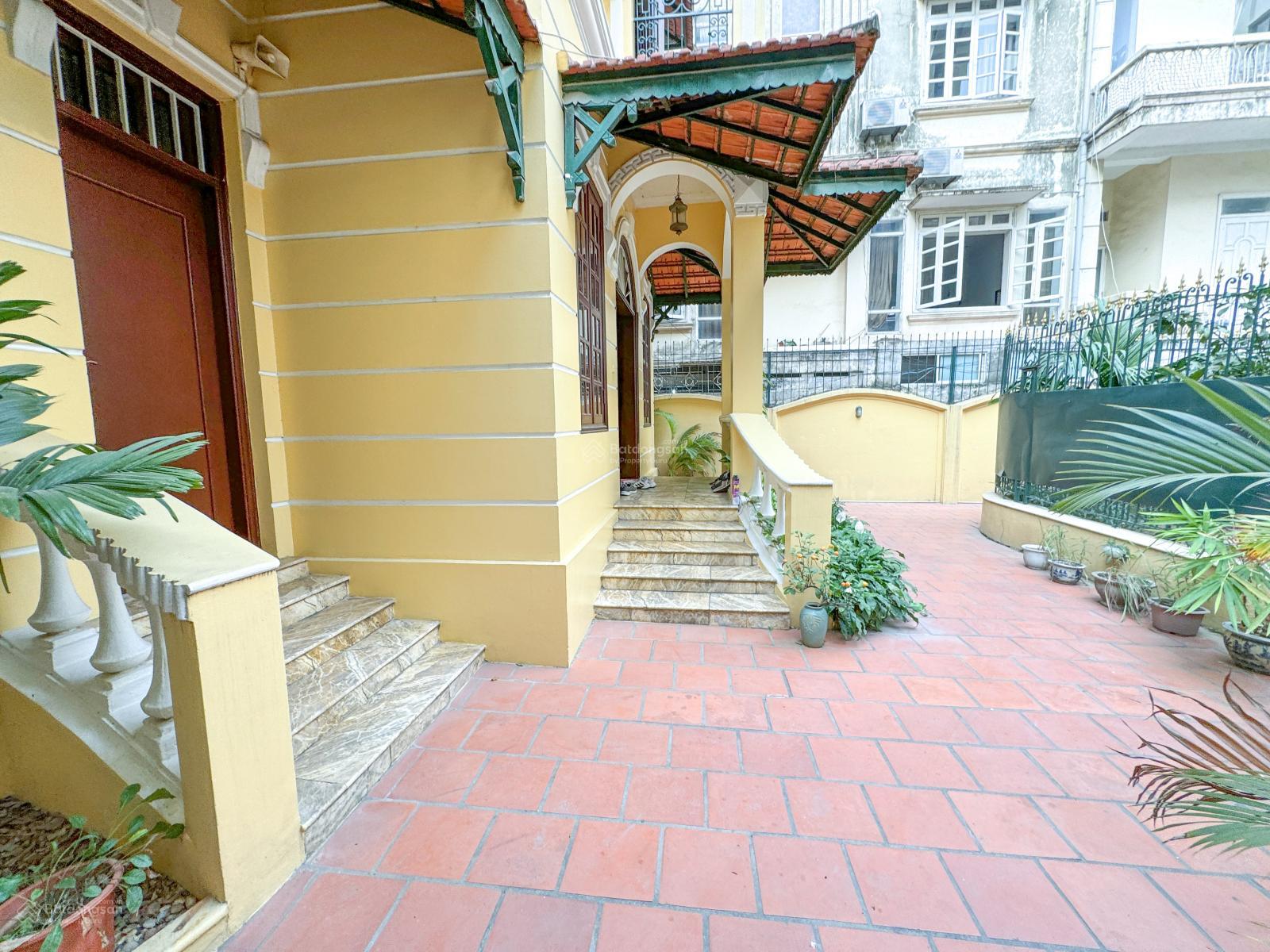 Cho thuê nhà riêng Tô Ngọc Vân, Quảng An, Tây Hồ, Hà Nội, 57 triệu, 200 m2 giá cực chất