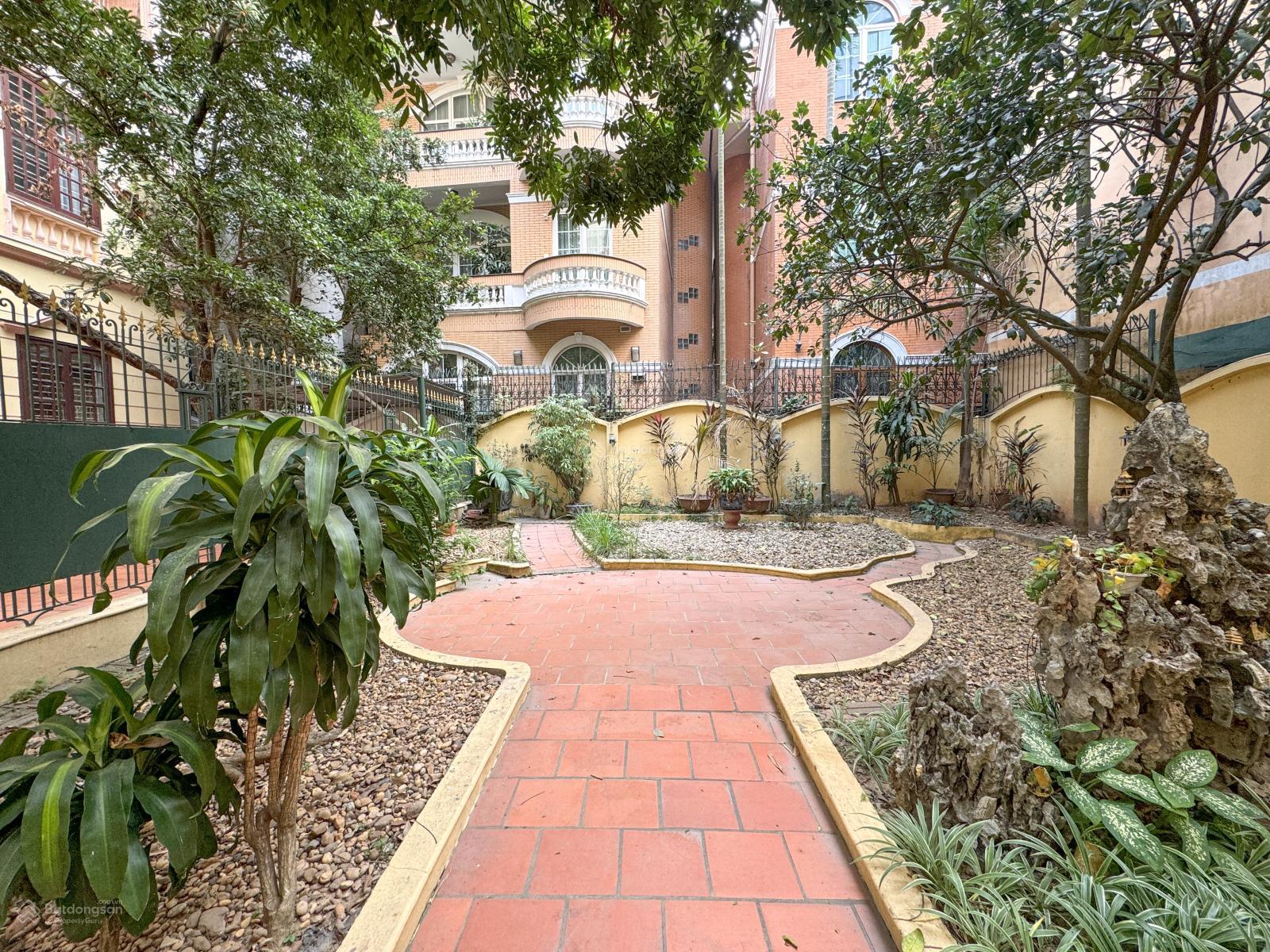 Cho thuê nhà riêng Tô Ngọc Vân, Quảng An, Tây Hồ, Hà Nội, 57 triệu, 200 m2 giá cực chất