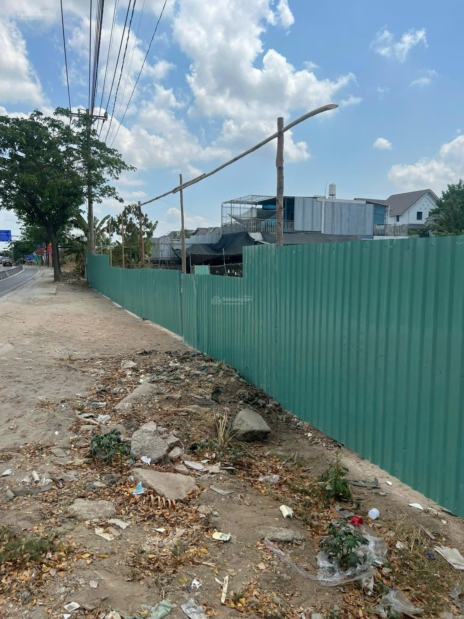 Cần tiền muốn bán đất để lo GĐ. Tổng DT đất 1.700m2 giá 60tr/m2, DT: 36 x 48m. LH: 0985 807 *** Vy