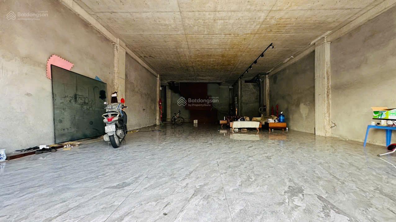 Cho thuê nhà mặt đường Nguyễn Đức Cảnh view hồ, mặt tiền 5.1m vuông vắn, DT 133m2, nhà 1.5 tầng