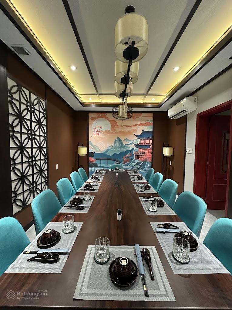 Cho thuê nhà mặt tiền Nam Quốc Cang, Q1. DT: 20x25m. 1 trệt 1 lầu. DTSD: 920m2