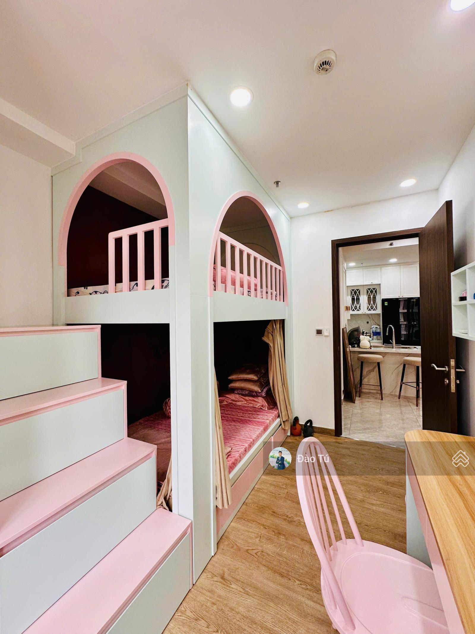 Bán gấp Midtown M8 Phú Mỹ Hưng nội thất cao cấp chỉ 7.9 tỷ view Đông Nam. Liên hệ 0903 388 *** Đào Tú Bán gấp Midtown M8 Phú Mỹ Hưng nội thất cao cấp chỉ 7.9 tỷ view Đông Nam. Liên hệ 0903 388 *** Đào Tú