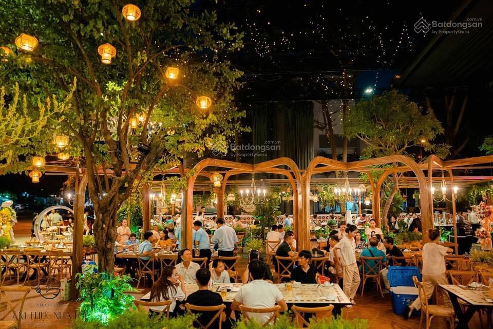 Cho thuê nhà mặt phố tại Cộng Hòa, P12, Tân Bình. DT: 12x20m. Trệt Lửng