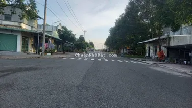 Chủ gửi bán lô đất mặt đường nhựa 150m2 sau trường tiểu học Chánh Phú Hoà, sổ sẵn sang tên liền