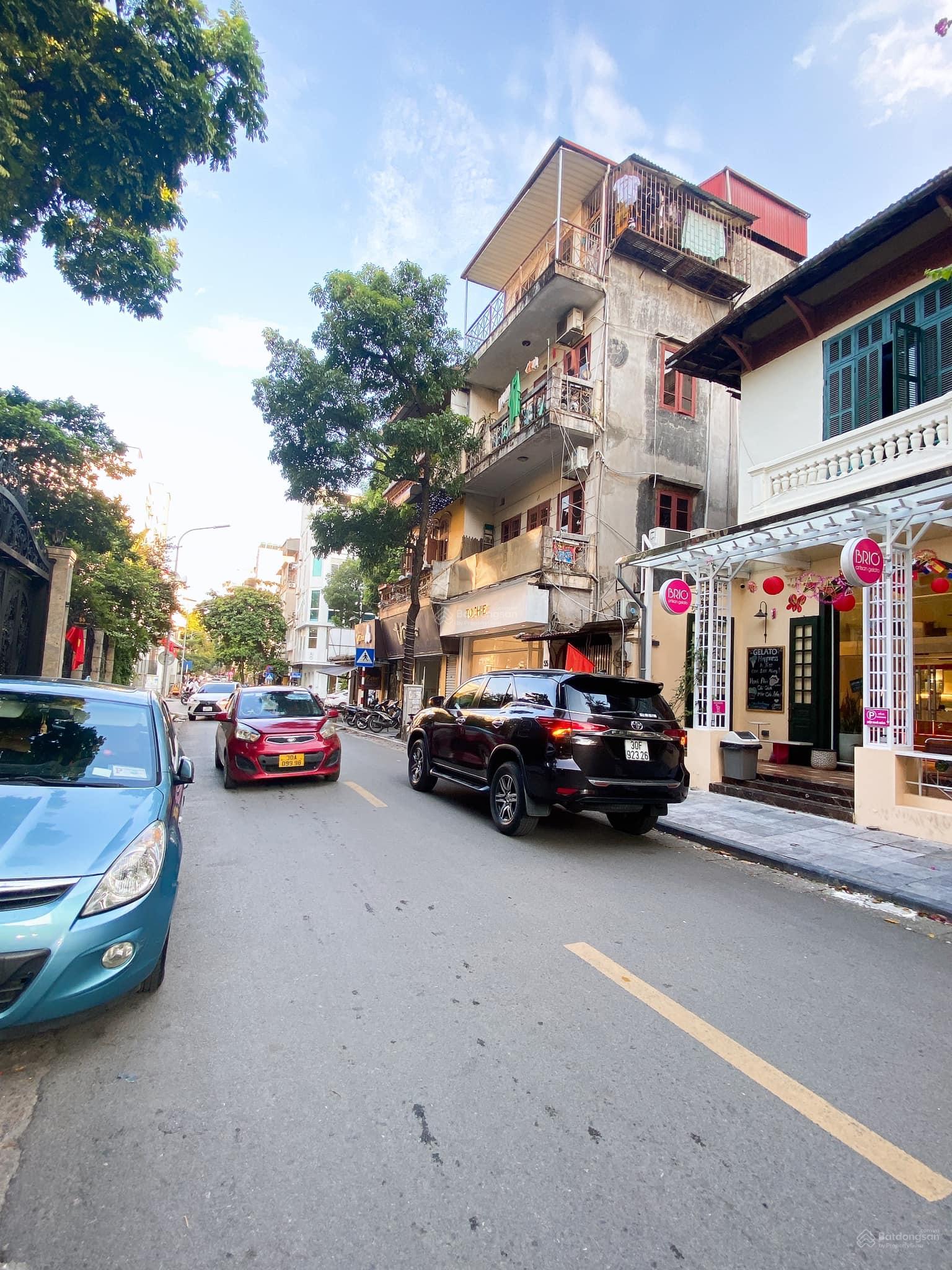 Bán tòa văn phòng mặt phố Hoàn Kiếm, diện tích 250m2 x 11 tầng, doanh thu 500tr/tháng