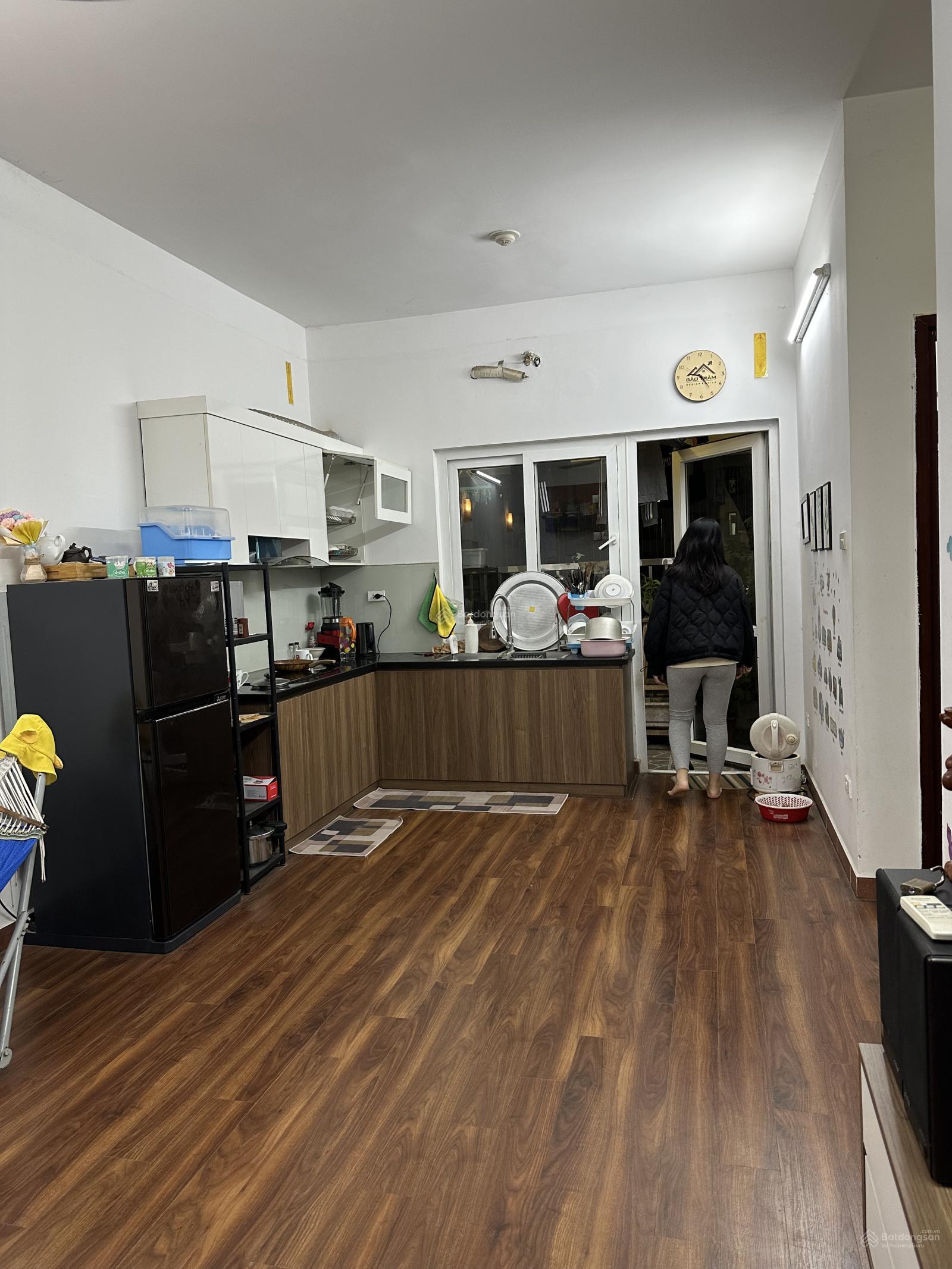 Chính chủ cần bán gấp căn hộ HH2 Xuân Mai DT 72m2, 2 ngủ, 2 wc, 2 loza đủ đồ. LH: 0988 187 ***