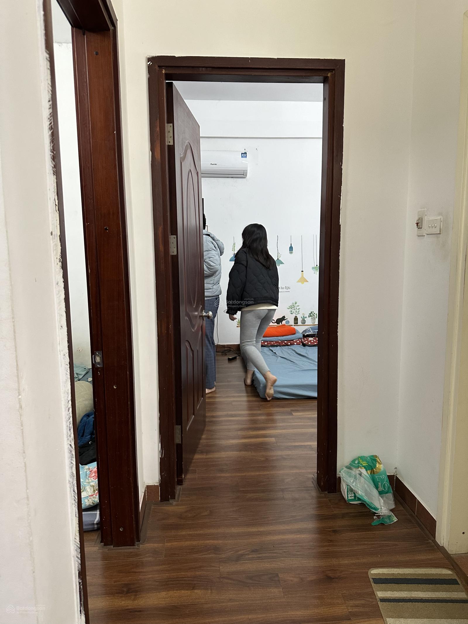 Chính chủ cần bán gấp căn hộ HH2 Xuân Mai DT 72m2, 2 ngủ, 2 wc, 2 loza đủ đồ. LH: 0988 187 ***