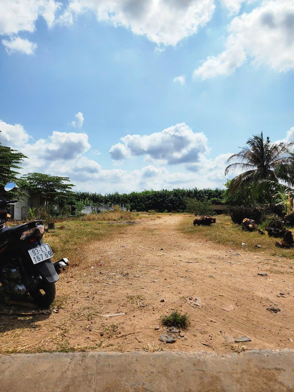 Bán gấp lô đất 1,929m2, giá 22 tỷ. mặt tiền Huỳnh Thị Na, Đông Thạnh, Hóc Môn