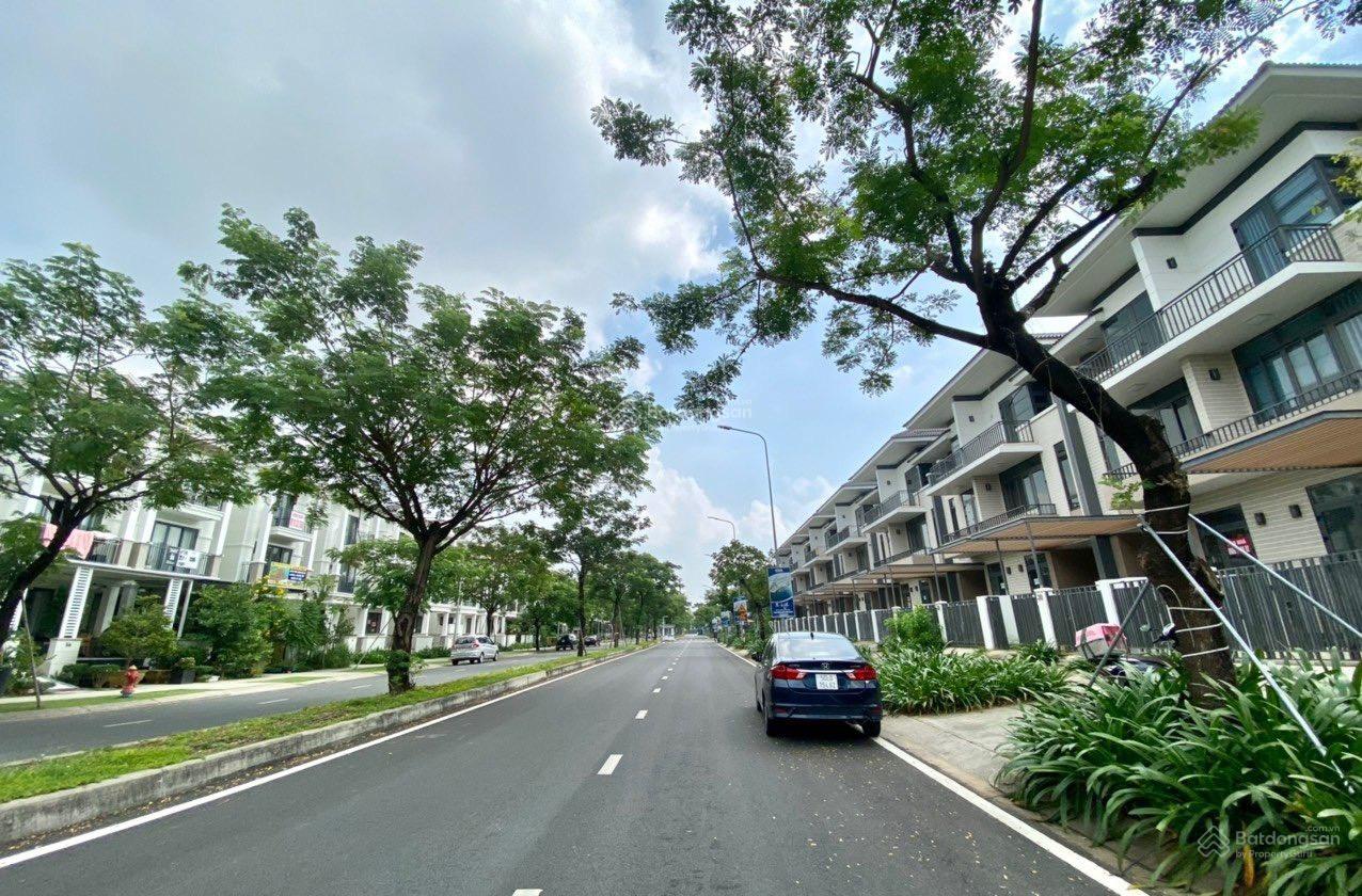 Tôi chính chủ bán gấp Lavila Kiến Á nhà phố 6 x 17.6m (full nội thất) - nhà thô giá 10 tỷ, sổ hồng