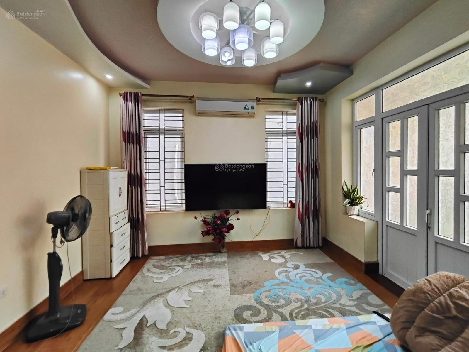 Nhà dân 5 tầng phố Lê Lợi. Ngõ ô tô để ngày đêm. Mặt tiền 7m cực đẹp. Giá 8.8 tỷ.