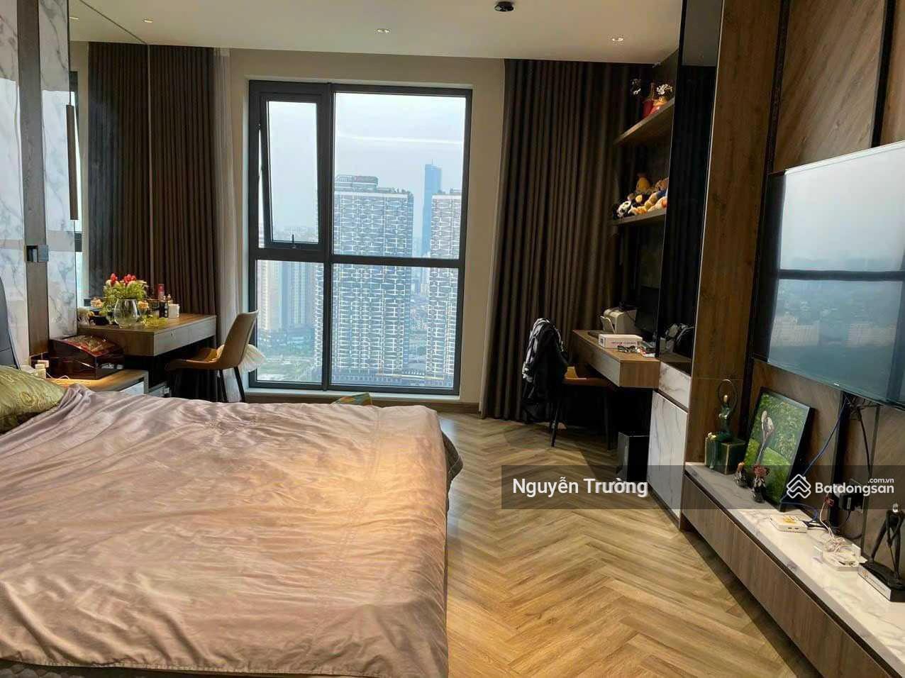 Chính chủ bán penthouse duplex 235m2, 5PN 3VS, full đồ đẹp, chung cư Starlake Tây Hồ. Giá 37.9 tỷ