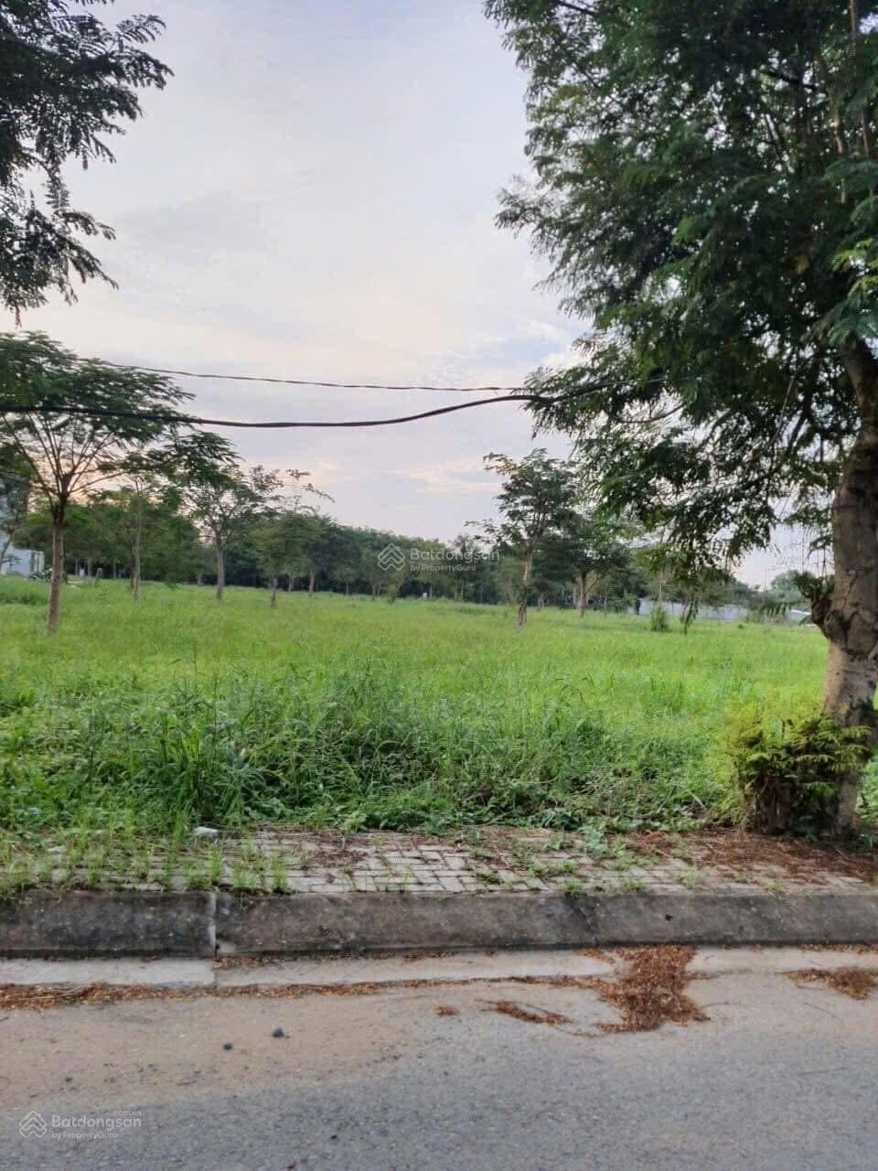 Bán đất mặt tiền đường 16m. DT: 5x20m, giá 5.4tỷ - KDC Phong Phú 4 - Khang Điền, BC