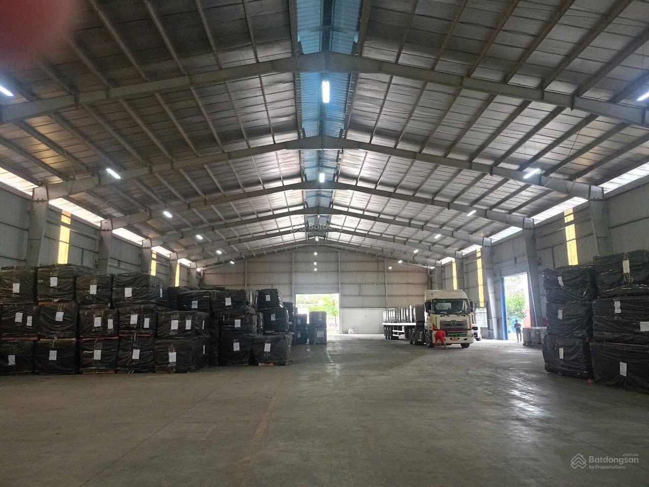 Cho thuê xưởng 3200m2, 330tr KCN Dĩ An 0907 838 ***