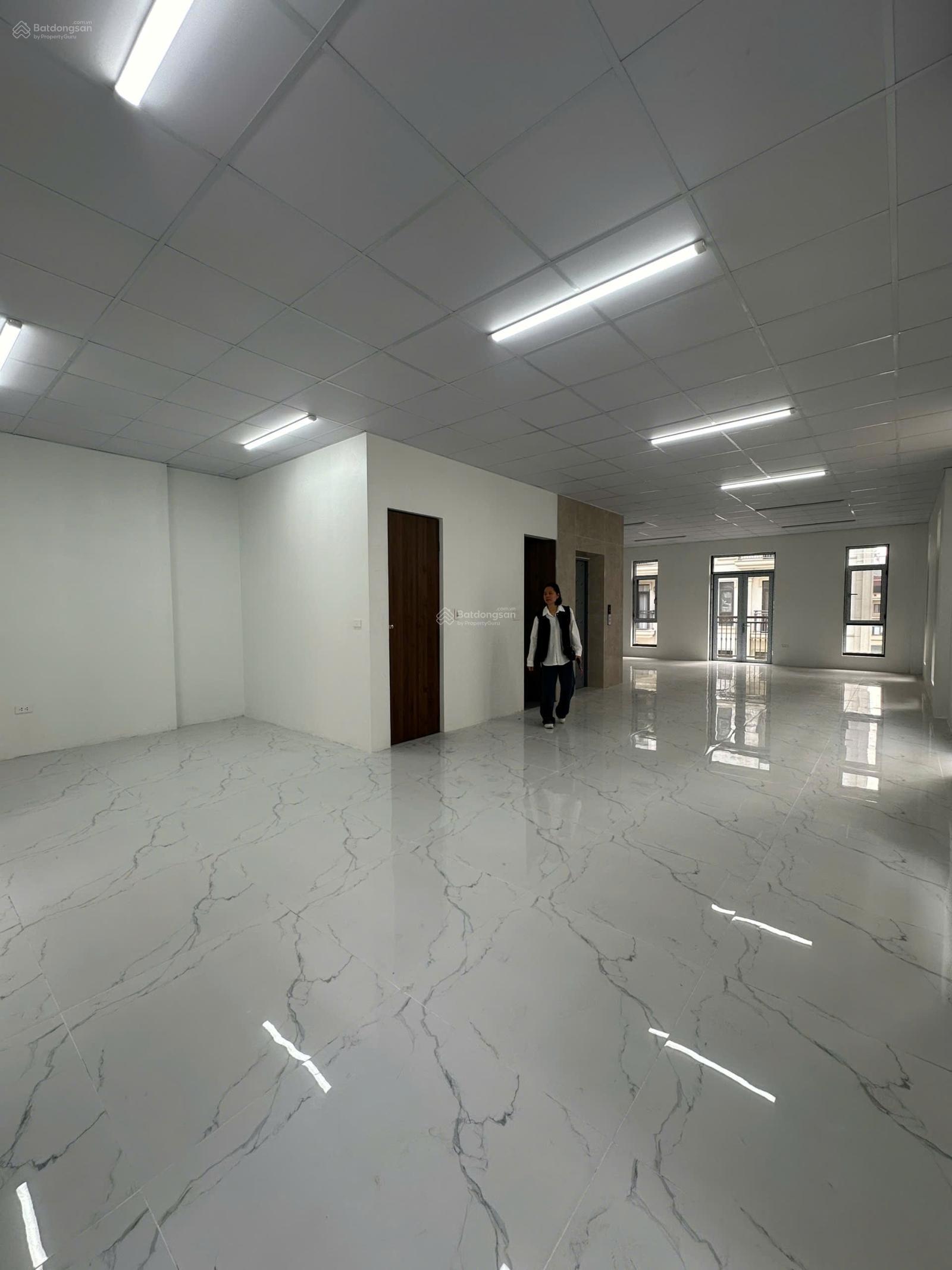 Cho thuê sàn văn phòng 100m2 tại Him Lam Vạn Phúc, đã ngăn 2 phòng, văn phòng mới đẹp Cho thuê sàn văn phòng 100m2 tại Him Lam Vạn Phúc, đã ngăn 2 phòng, văn phòng mới đẹp