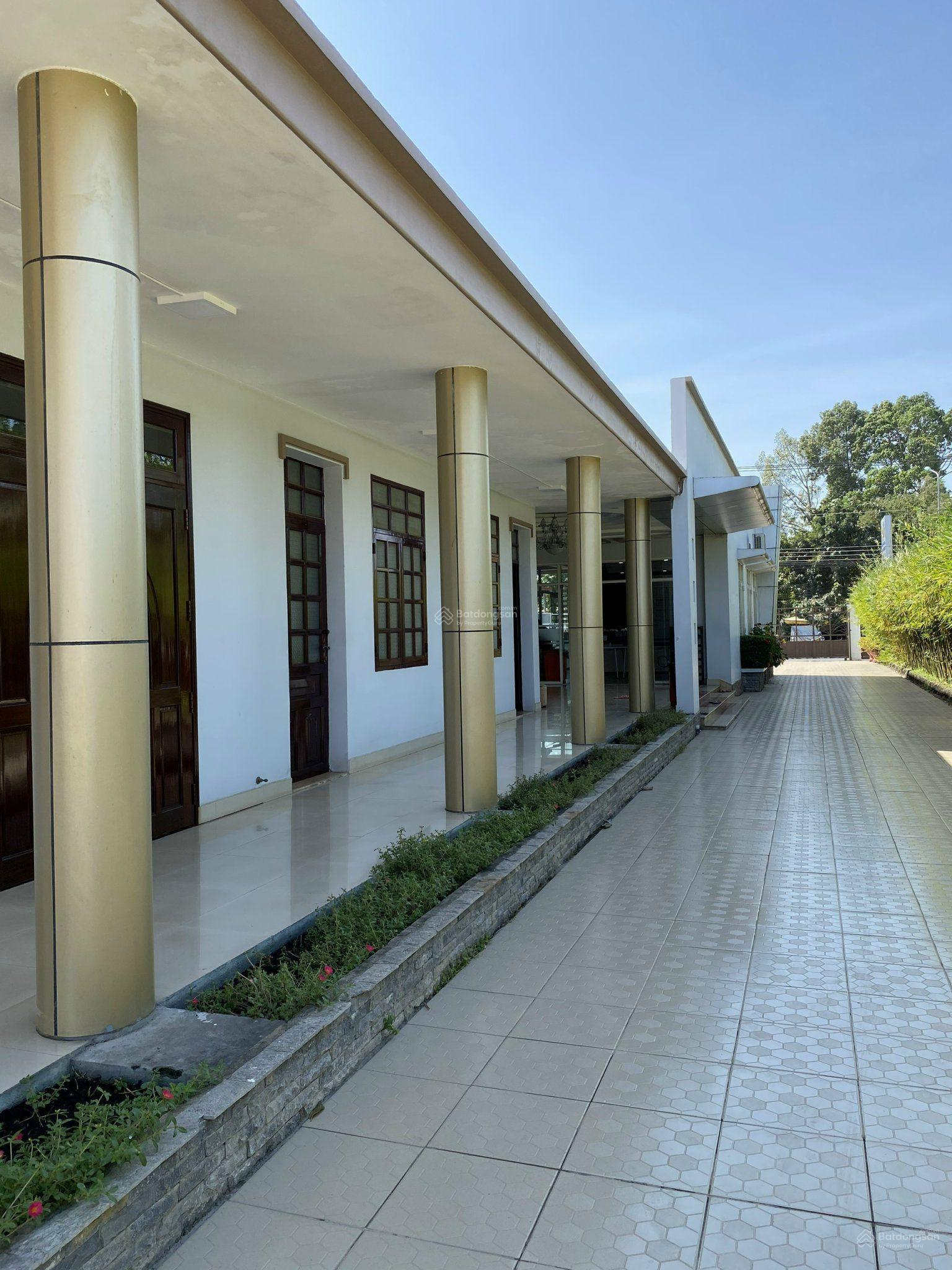 An Tây, Bến Cát, 3.800m2 đất, 1.500m2 xưởng. Giá: 130 triệu/tháng