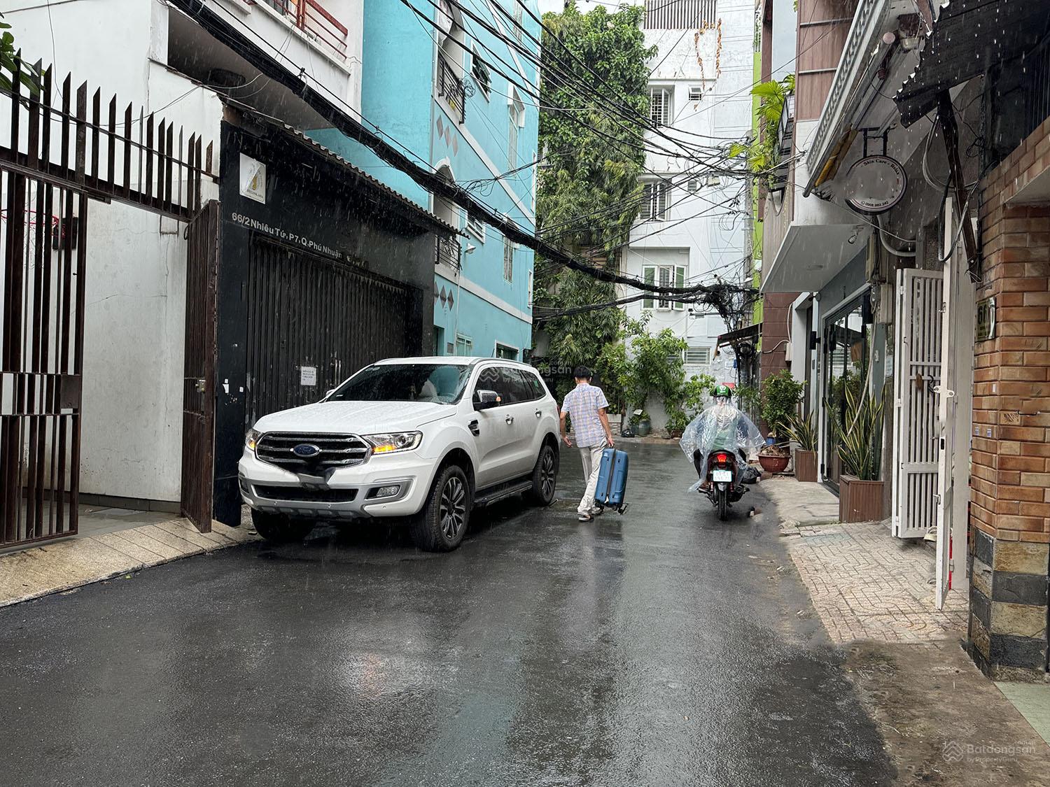 Cho thuê nhà 66/46 Nhiêu Tứ 3 lầu 5 phòng full nội thất cao cấp hẻm nhựa 6m, xe hơi vào tận nhà Cho thuê nhà 66/46 Nhiêu Tứ 3 lầu 5 phòng full nội thất cao cấp hẻm nhựa 6m, xe hơi vào tận nhà