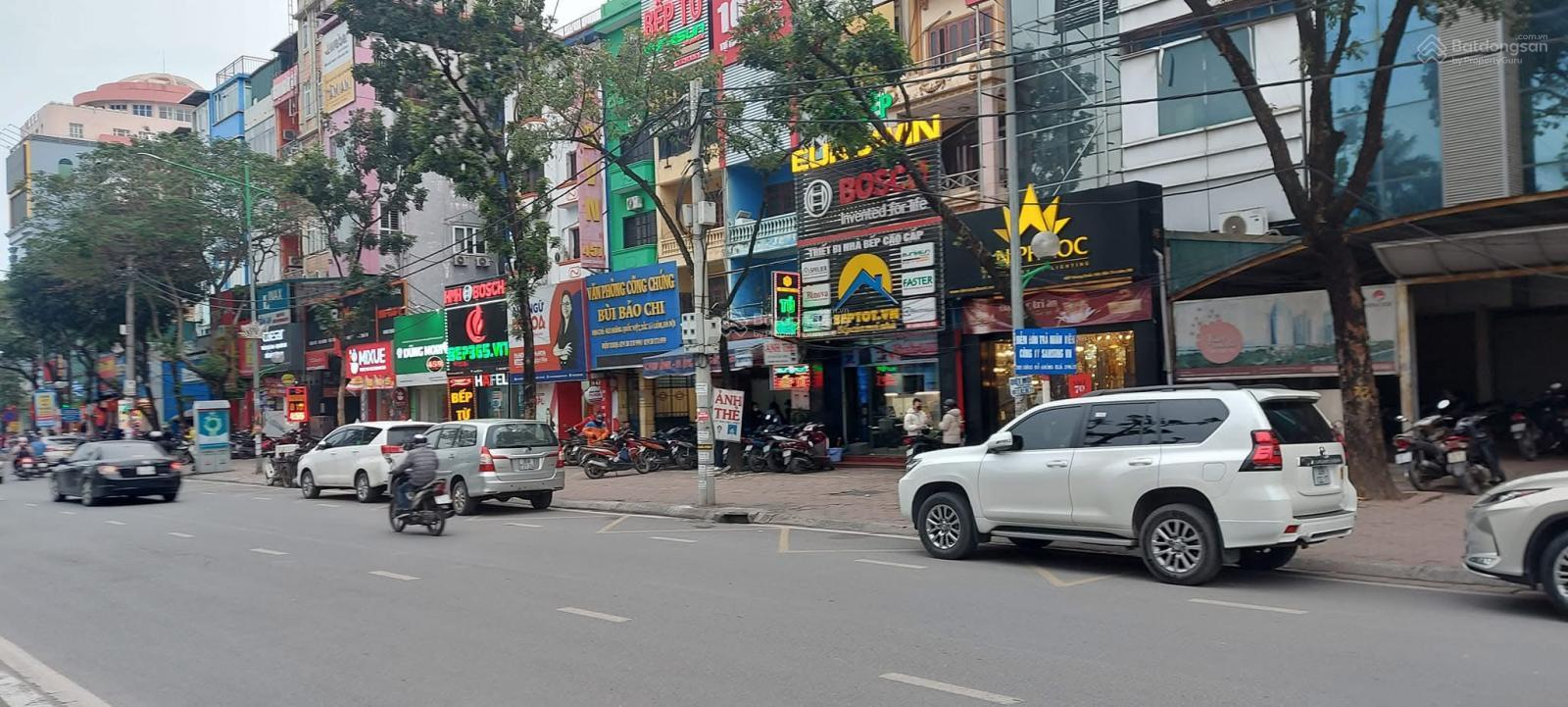 Vị trí kim cương - mặt phố mới - Hoàng Quốc Việt lô góc, 150m2, mặt tiền 25m - 4 tầng - thuê 100