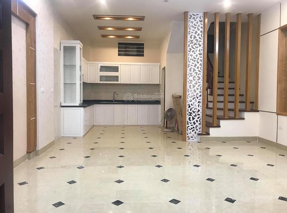 Cho thuê nhà phân lô Nguyên Hồng, DT 55m2 x 5 tầng, mặt tiền 4m, 2 ô tô tránh. Giá 19tr/th