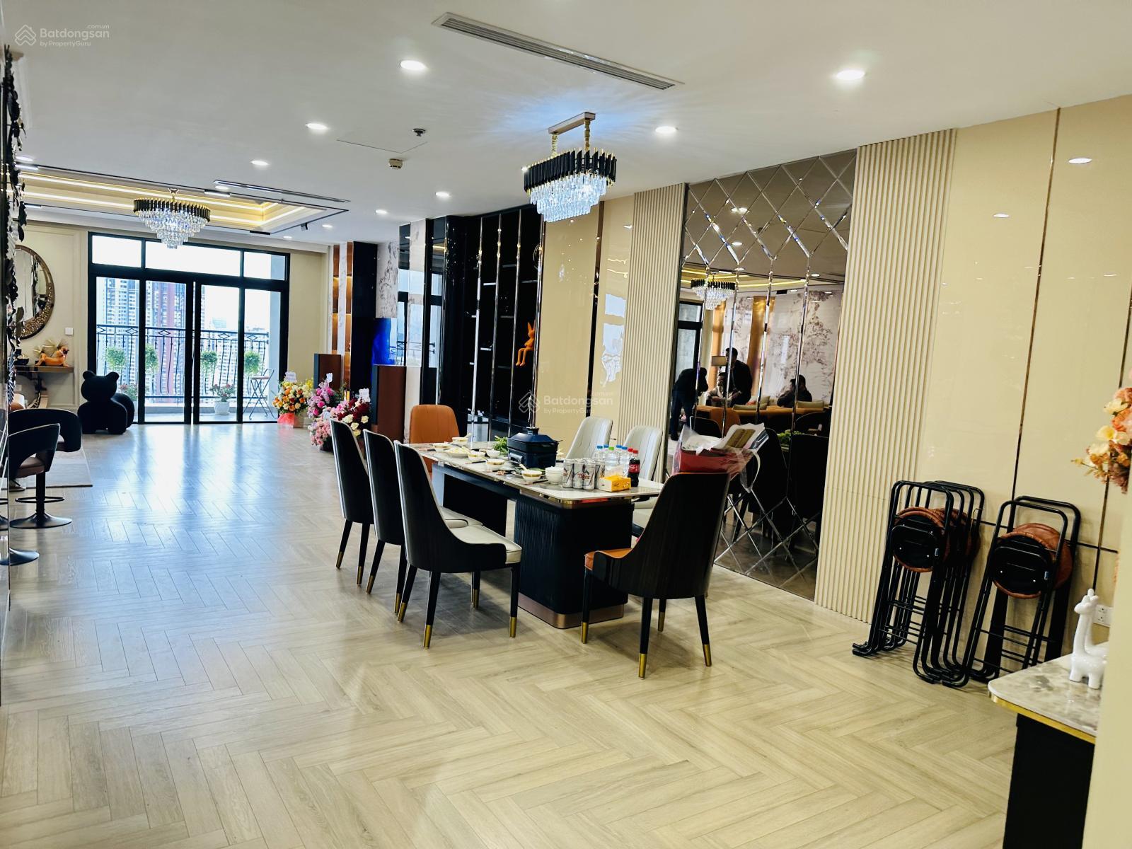 Bán căn hộ 2PN 2VS full nội thất đầy đủ ở ngay, sổ đỏ sẵn giao dịch tòa T4 Thăng Long Capital Bán căn hộ 2PN 2VS full nội thất đầy đủ ở ngay, sổ đỏ sẵn giao dịch tòa T4 Thăng Long Capital