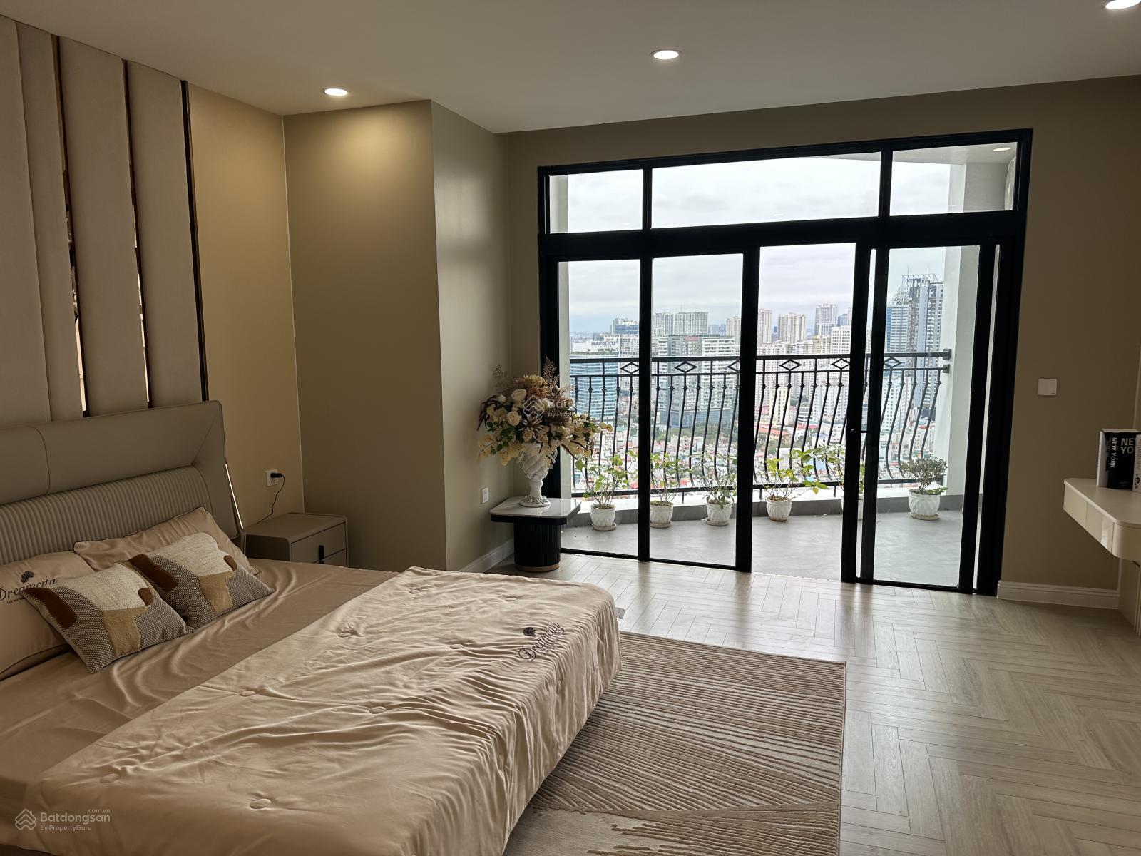 Bán gấp căn hộ 3PN 2VS căn góc 96.8m2 full nội thất giá nhỉnh 4 tỷ, sổ đỏ sẵn giao dịch 0901 720 ***